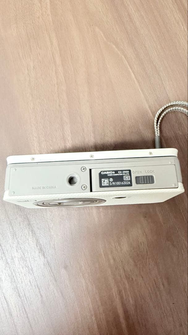 本日限定最終値下げCASIO EXILIM EX-ZR50 ホワイトデジカメ