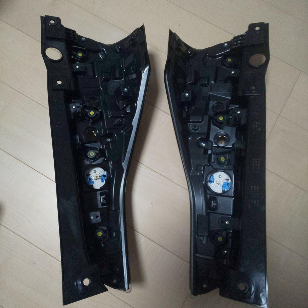 純正品LEDテールランプ クリア/レッド 2個セット