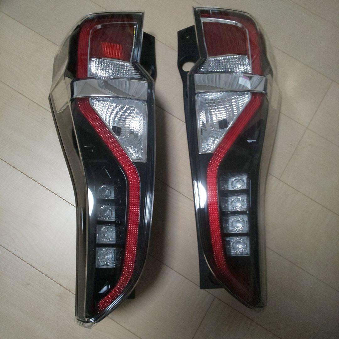 純正品LEDテールランプ クリア/レッド 2個セット