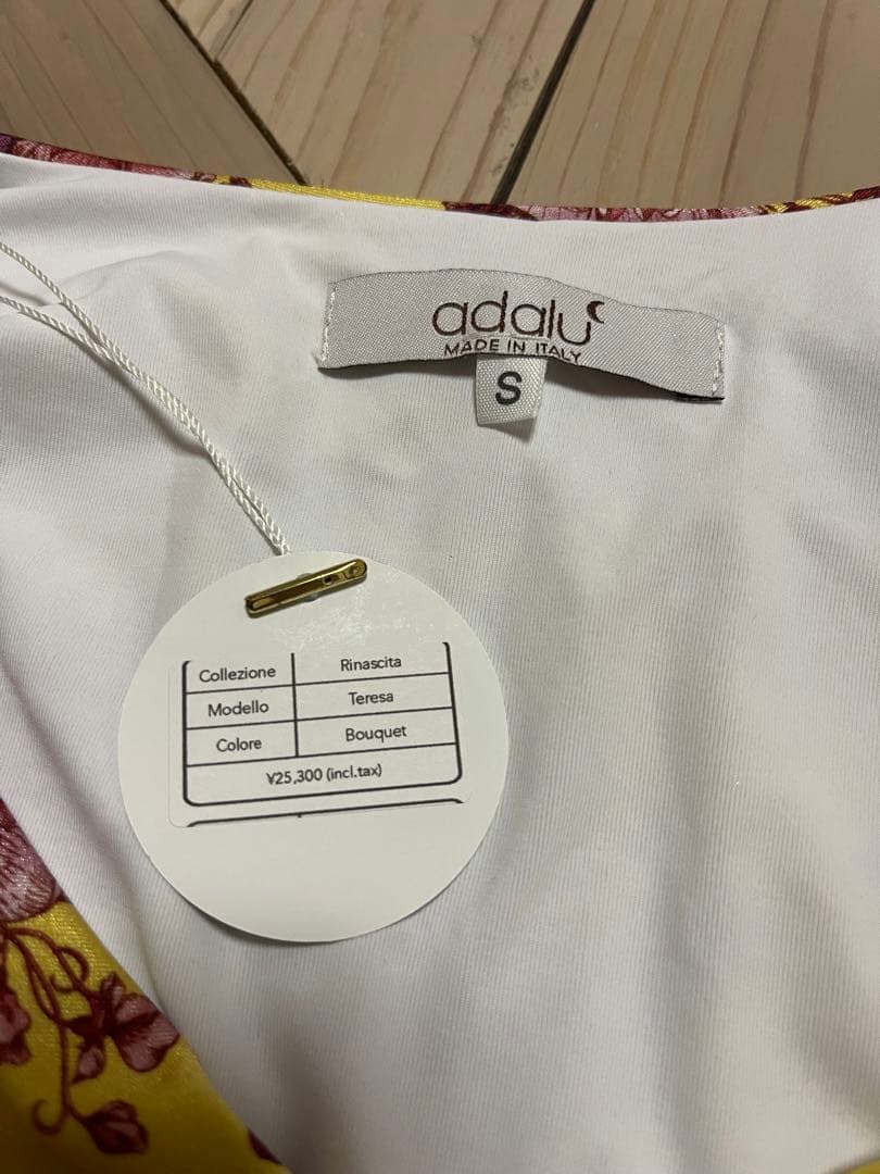 新品未使用品アダルadaluカシュクール水着