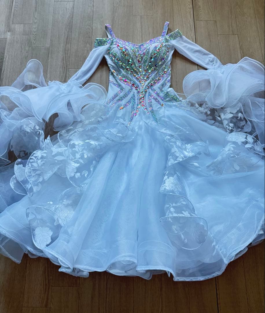 美品　社交ダンスドレス　スタンダードドレス　ホワイトドレス　ふわふわドレス