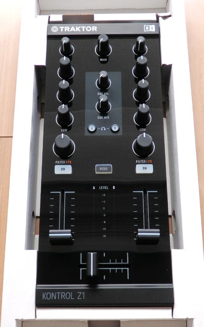 新同品 オマケ付き TRAKTOR KONTROL Z1 DJコントローラー