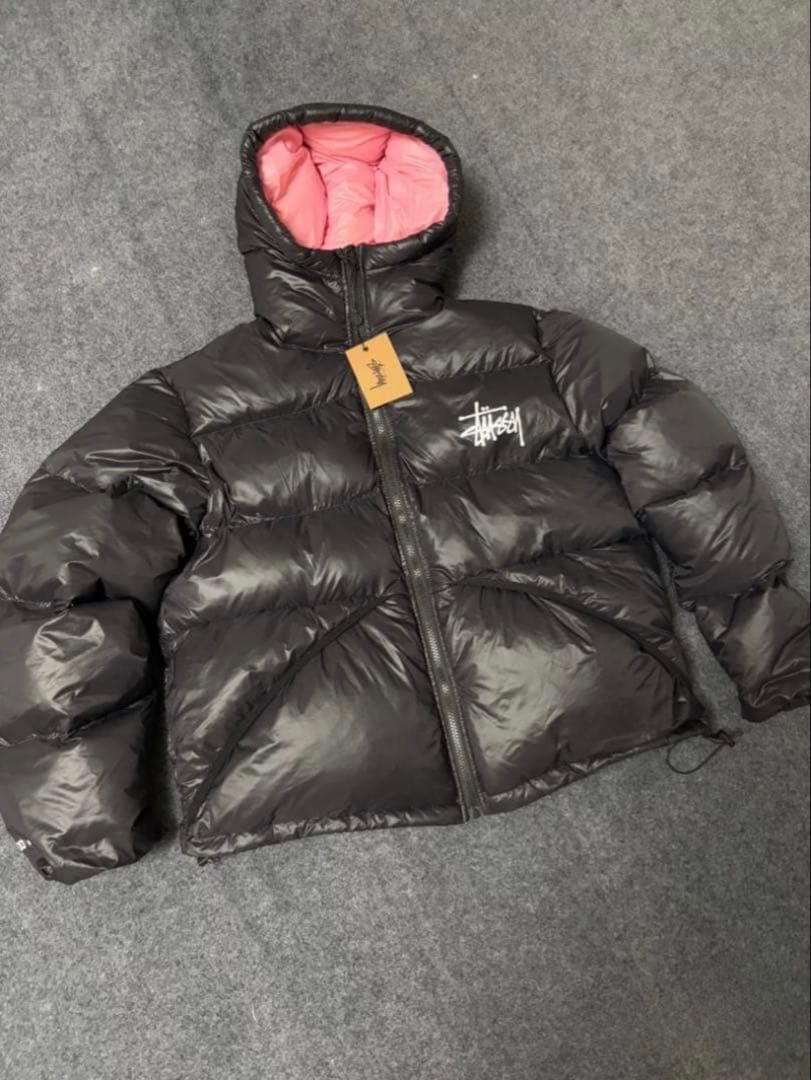 Stussy ブラックダウンジャケット