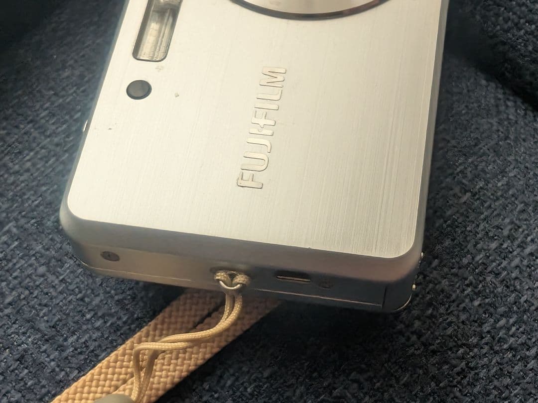 ✨付属品あり FUJIFILM FinePix J10 箱　説明書　充電器他