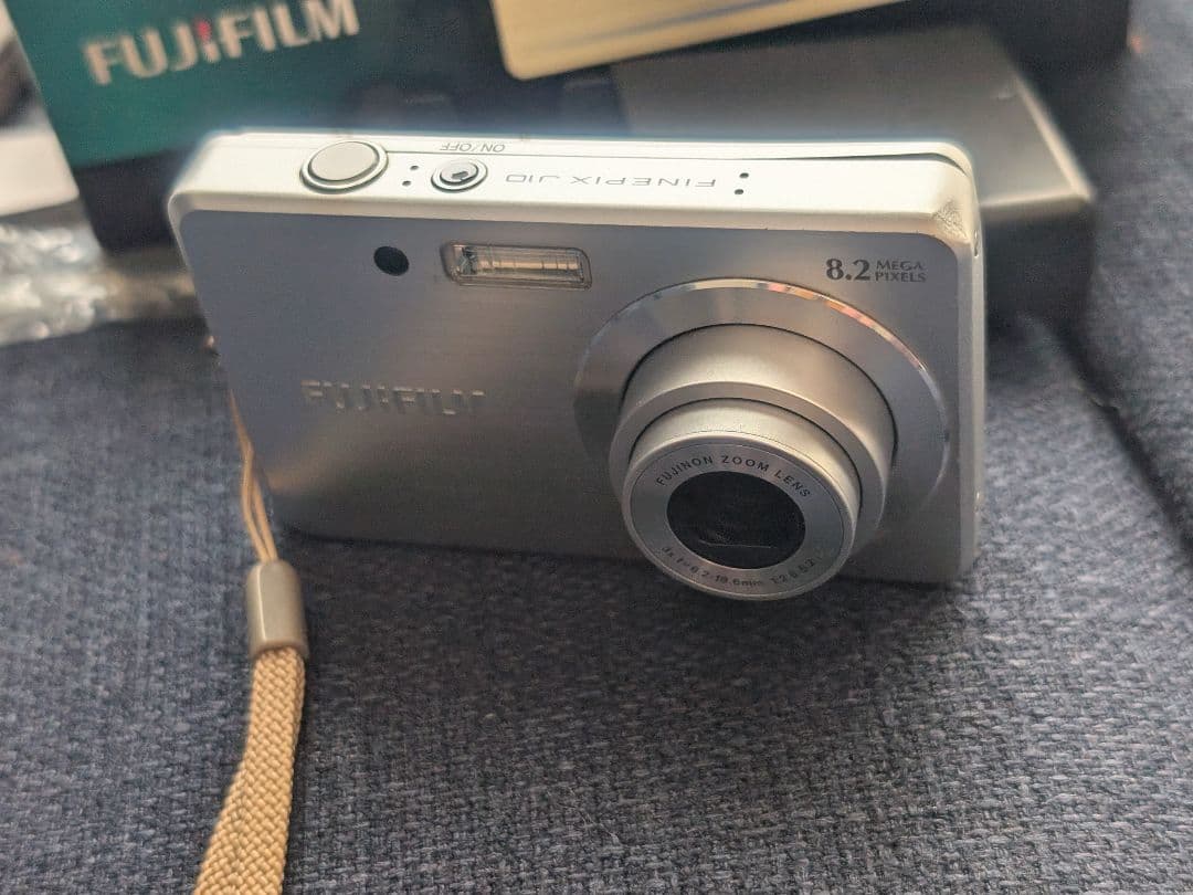 ✨付属品あり FUJIFILM FinePix J10 箱　説明書　充電器他