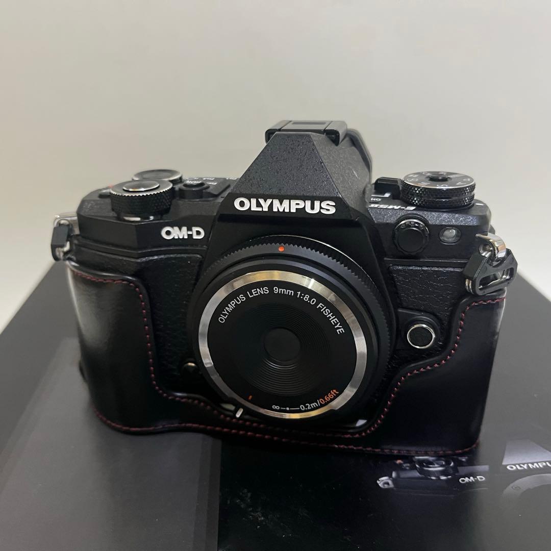 OLYMPUS OM-D E-M5 Mark II レンズ付き
