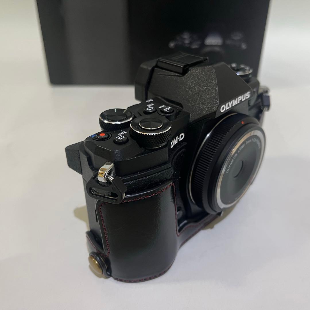 OLYMPUS OM-D E-M5 Mark II レンズ付き