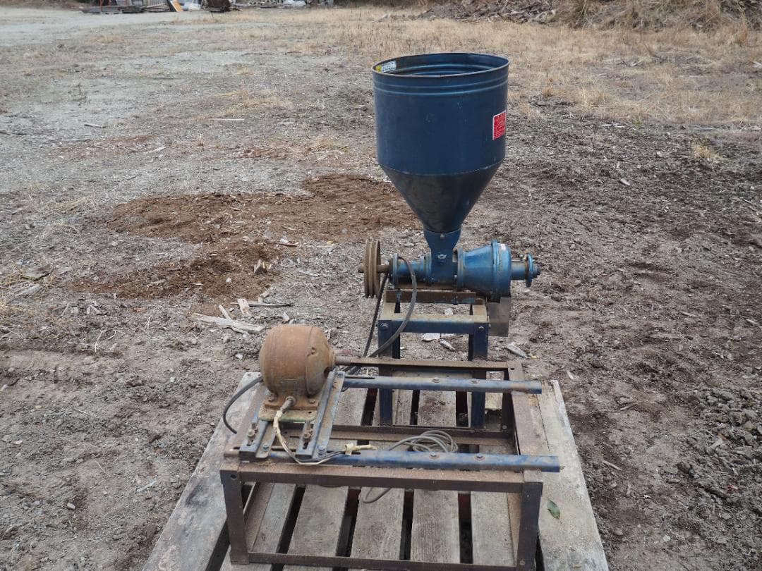 台座付き　製粉機　非食品にお使い下さい　20年もの