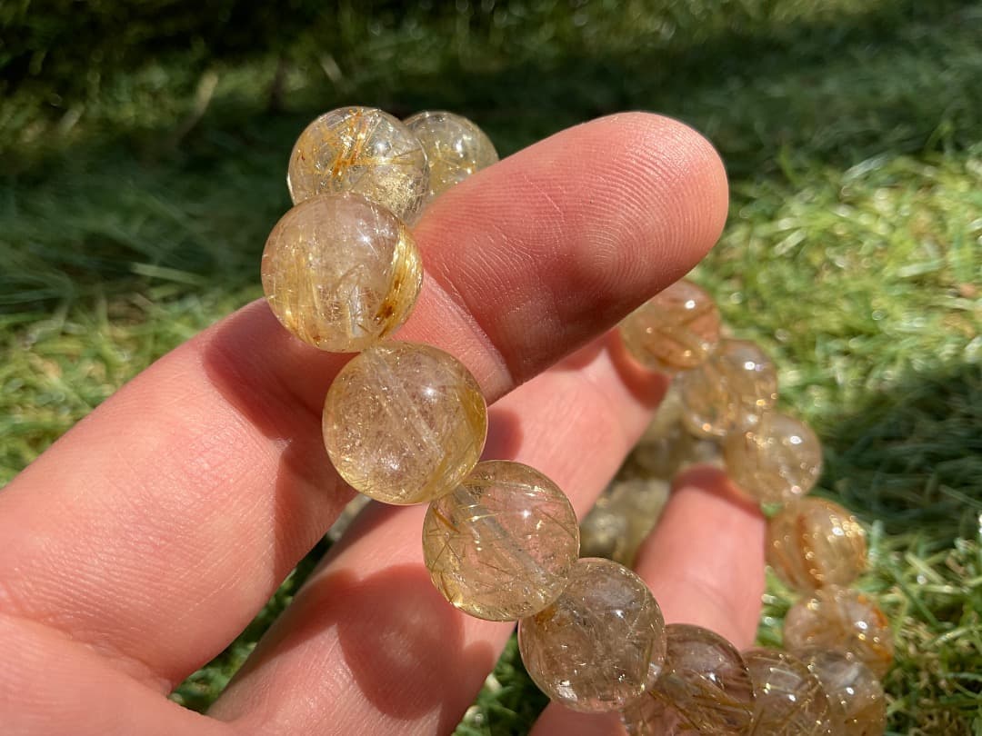 最終価格タイチンルチルクォーツブレスレット約12mm玉内周約16.5cm