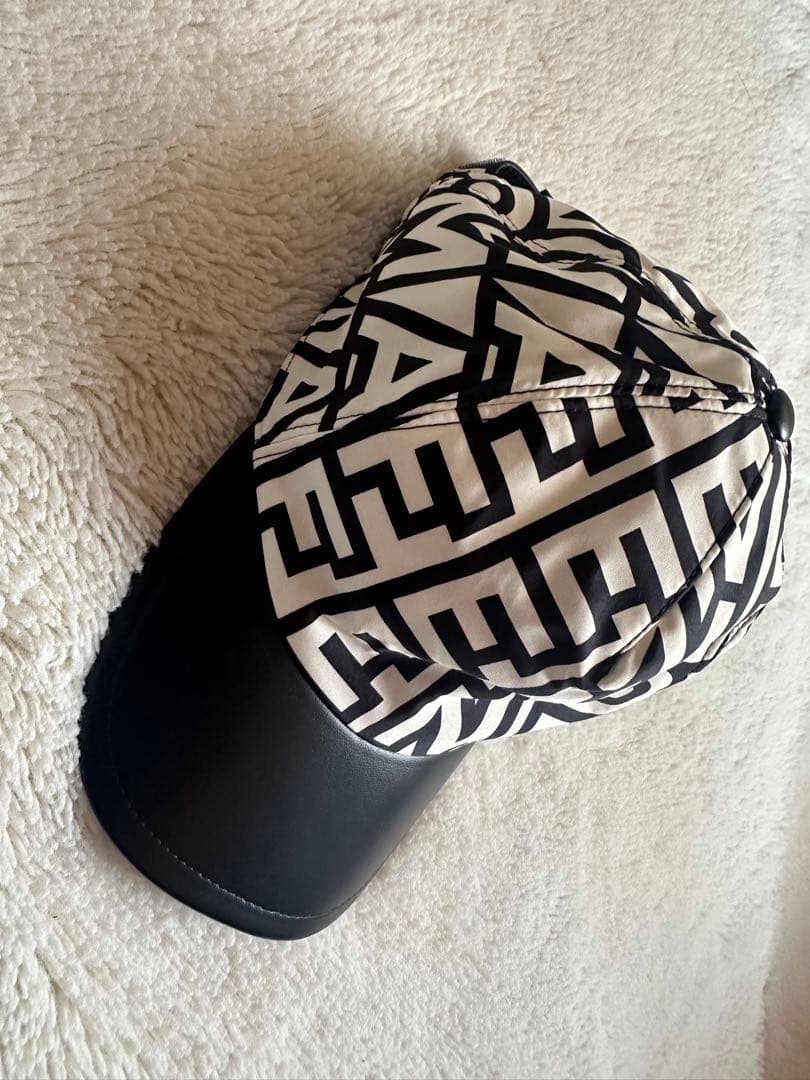 フェンディー　FENDI 帽子　美品