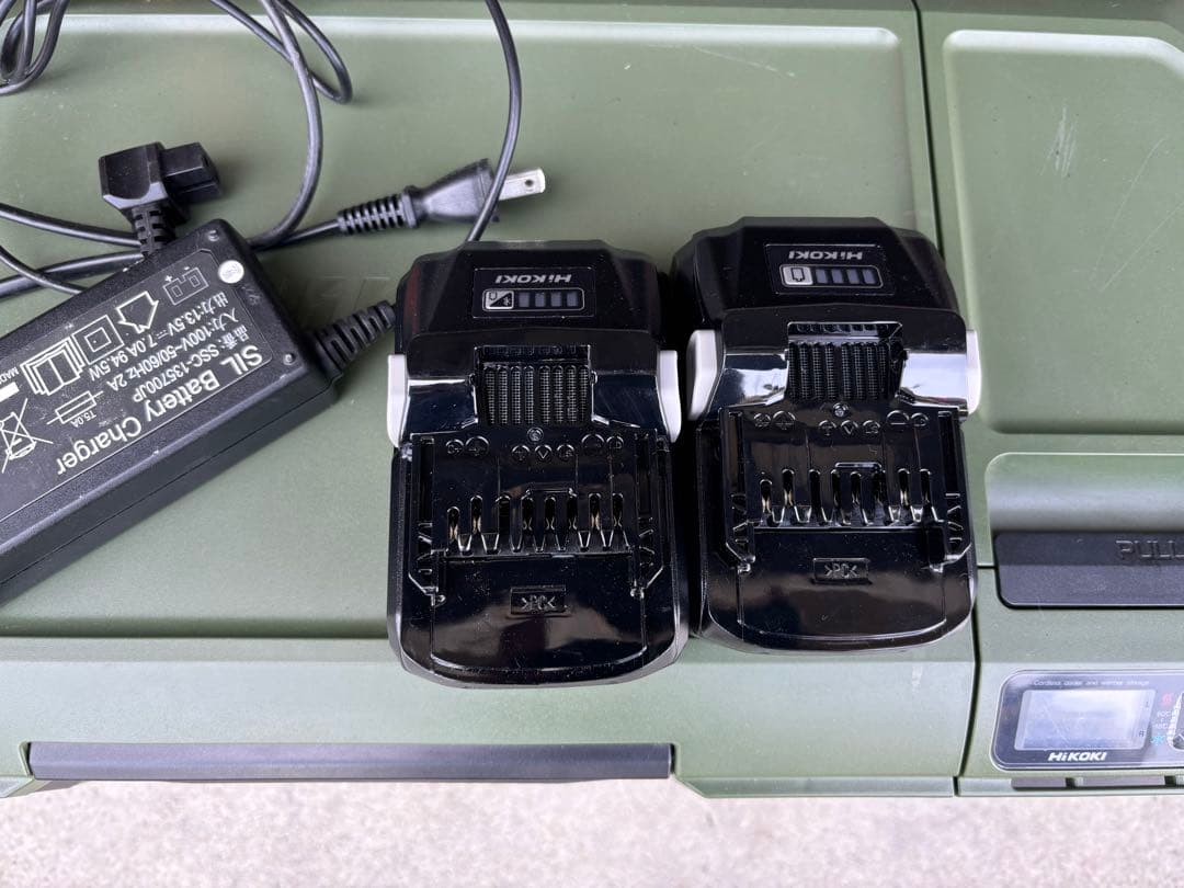 ハイコーキ　冷温庫　UL18DB バッテリー2個付mm in