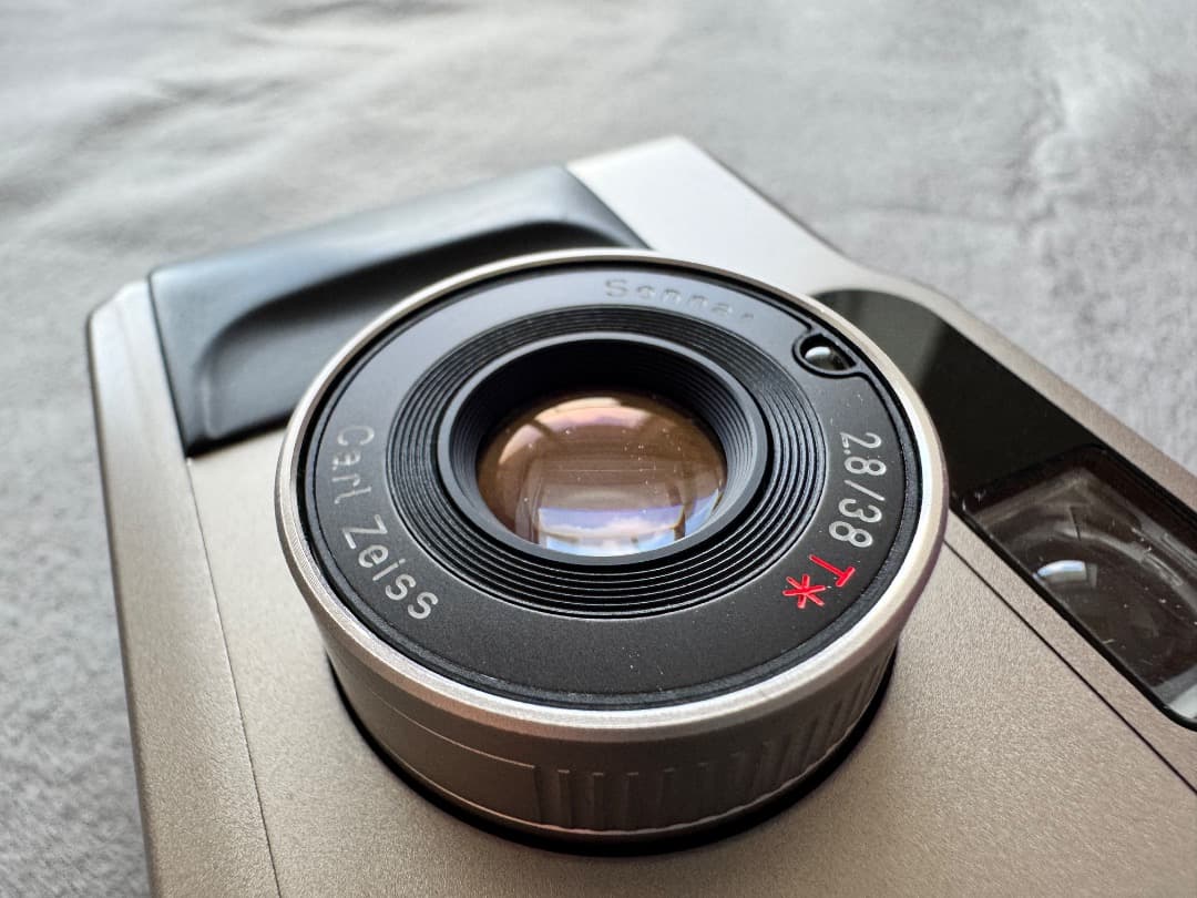 【美品】CONTAX T2 35mm コンパクトカメラ (Carl Zeiss)