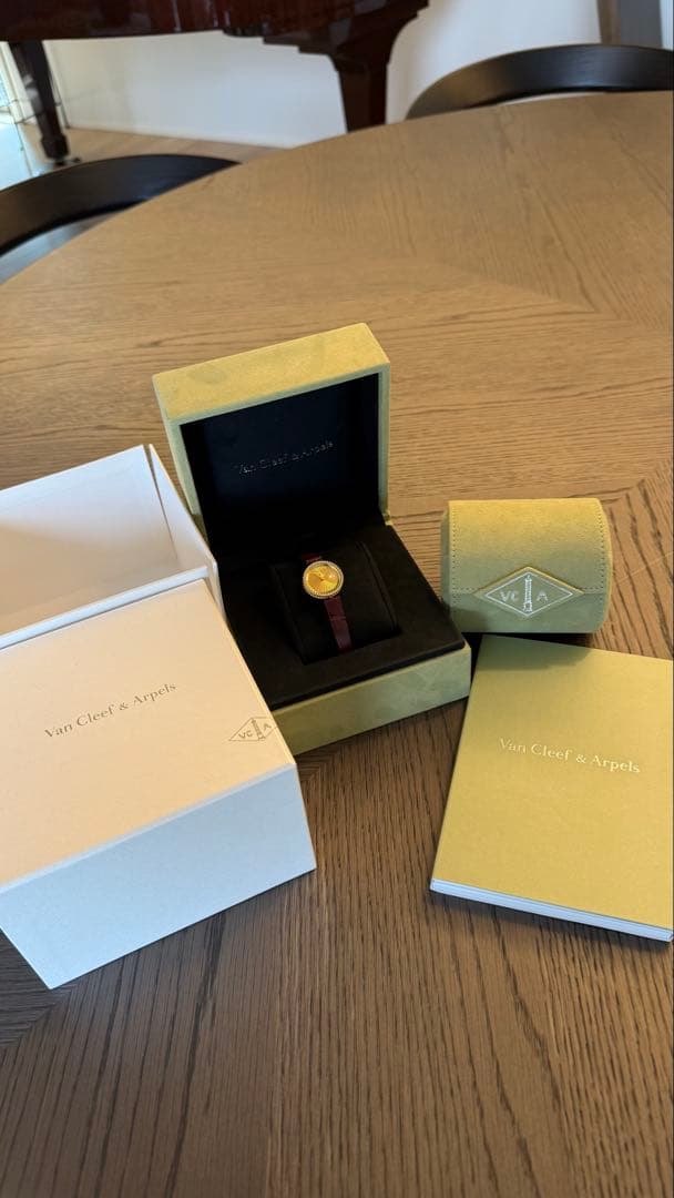 Van Cleef & Arpels ゴールド時計箱