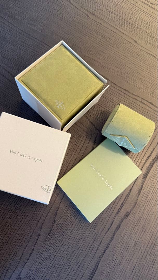 Van Cleef & Arpels ゴールド時計箱