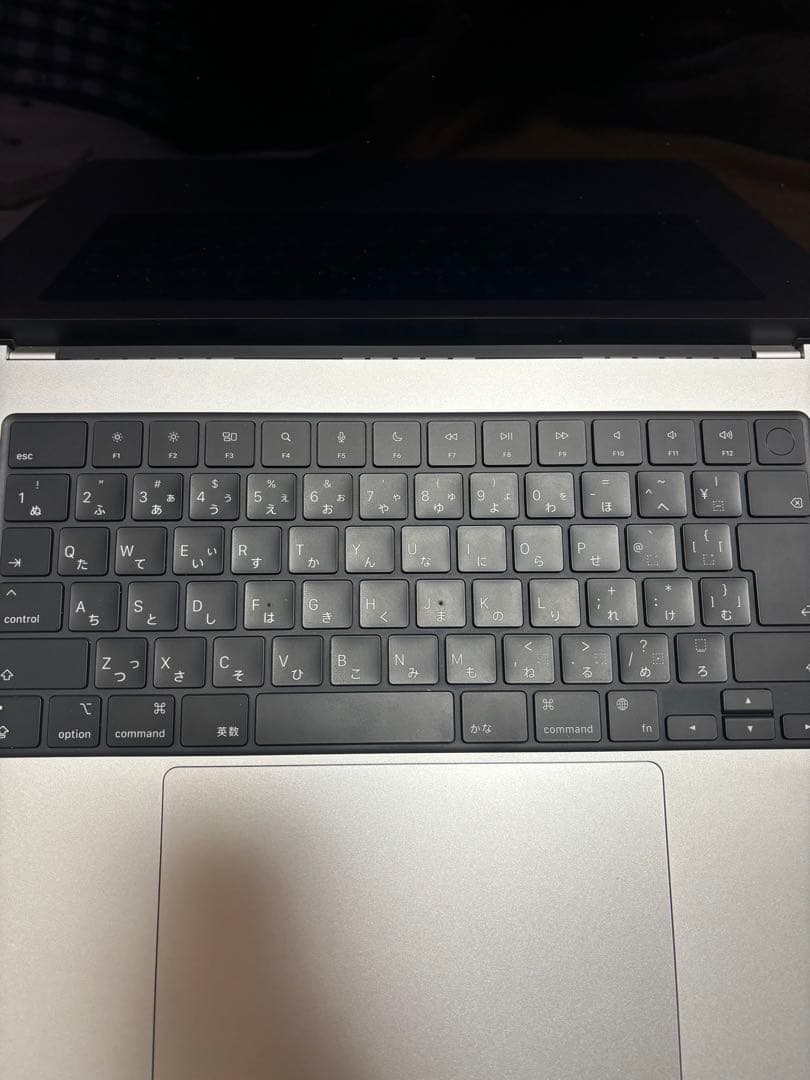 MacBookPro M3Pro の16インチ　 スタンド付