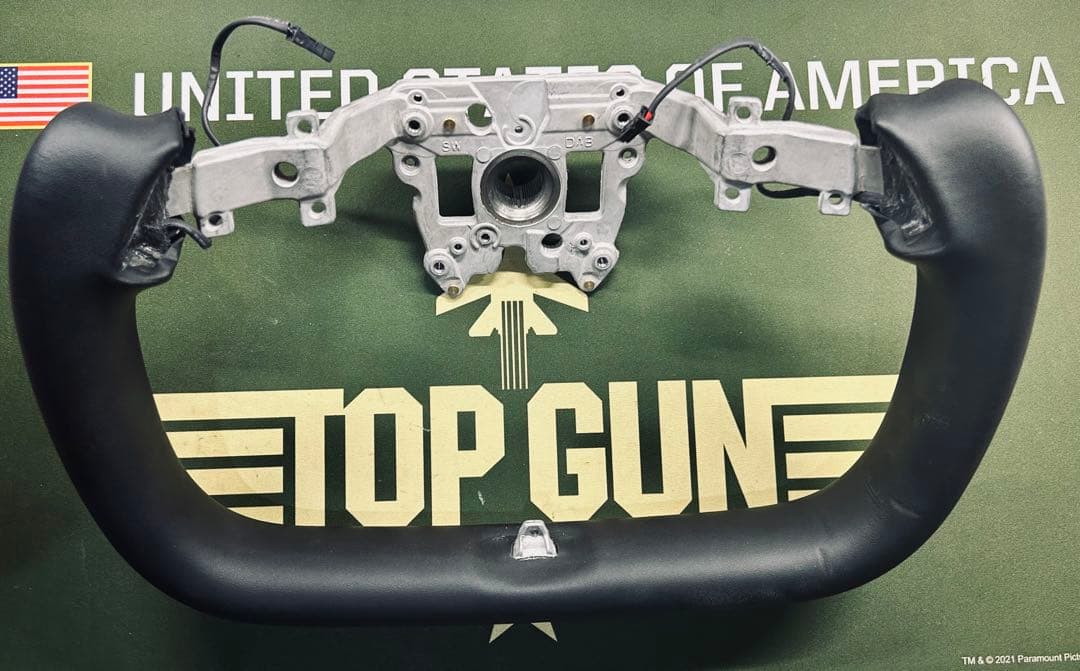 テスラ新型モデルY/3用　ヨークハンドル　本革　黒