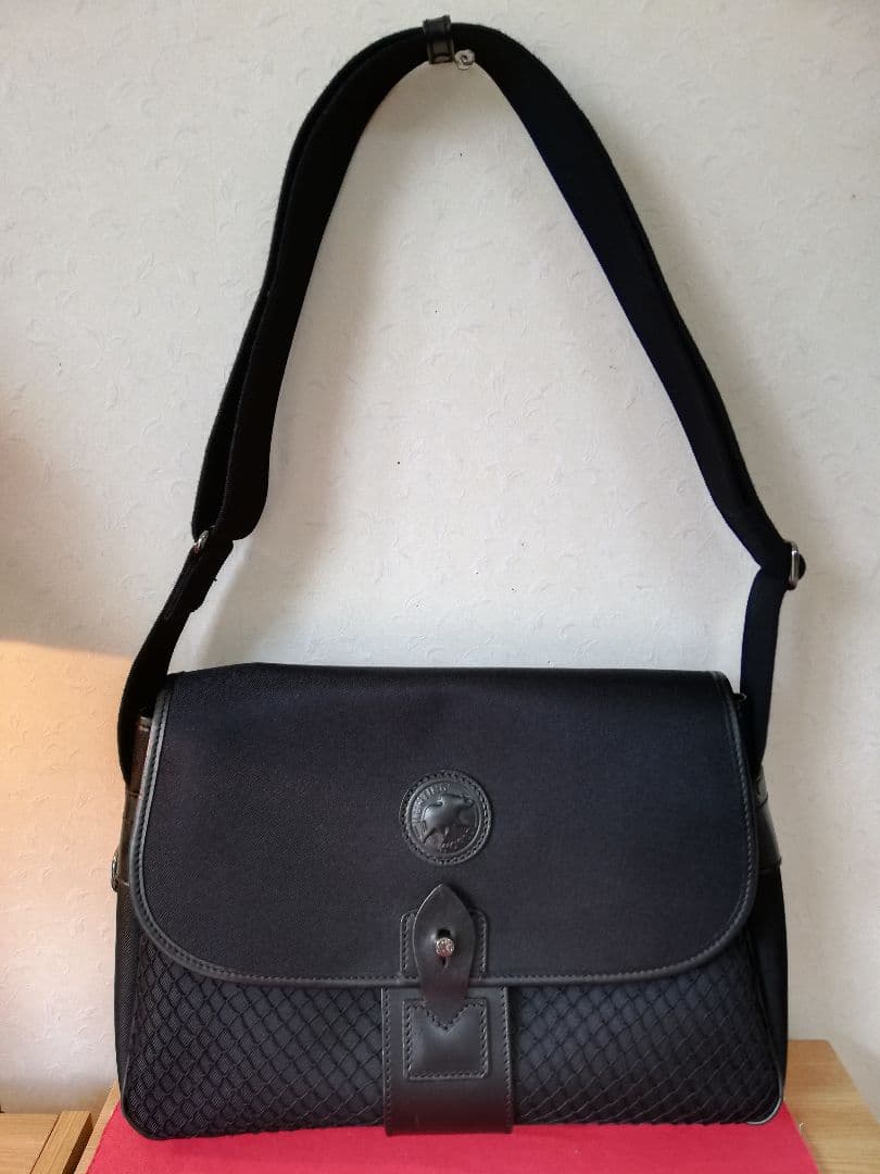 ★ハンティングワールド ショルダーバッグ　ブラック　 レザー×キャンバス　A4可