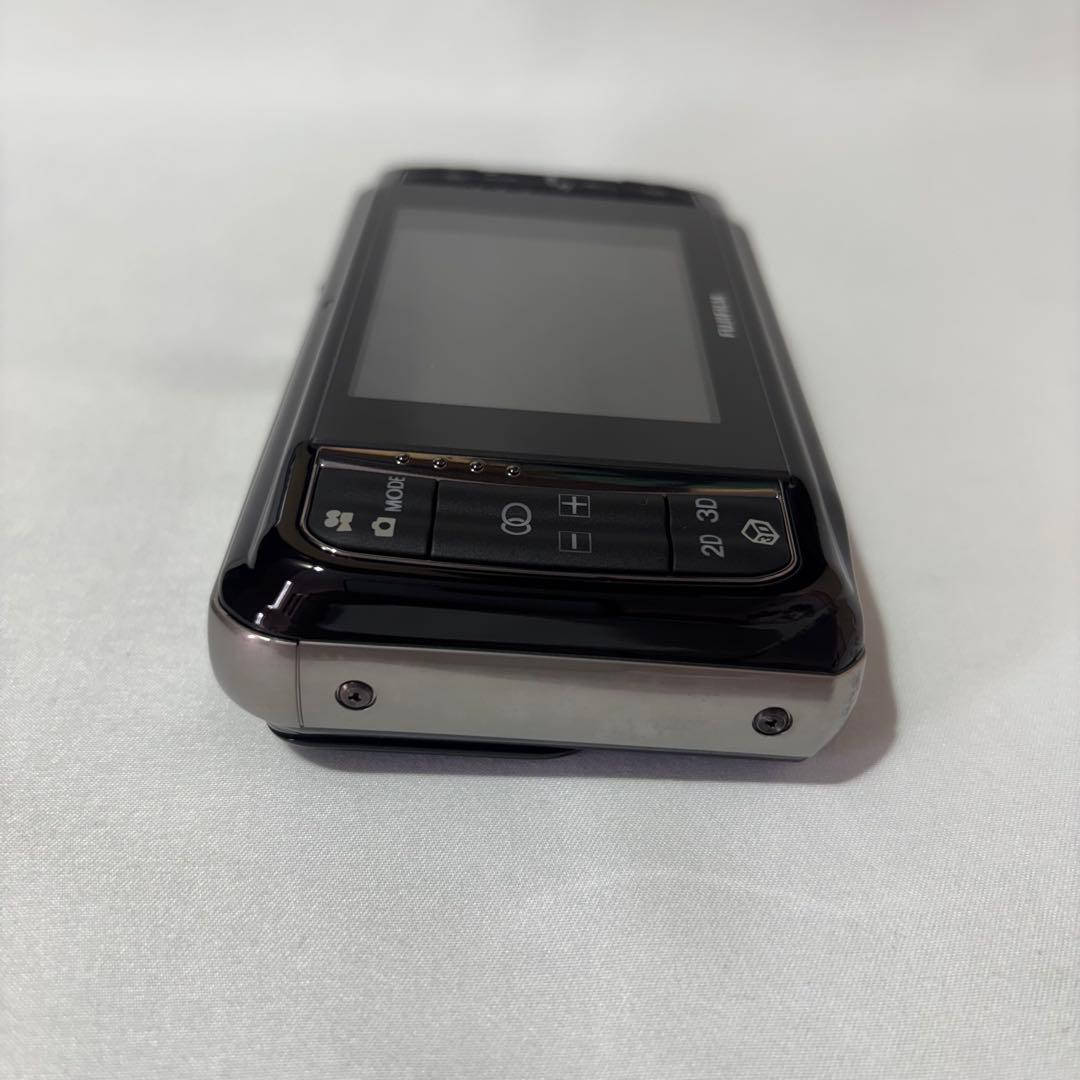 【超希少】FUJIFILM ハローキティPINEPIX REAL 3D W1