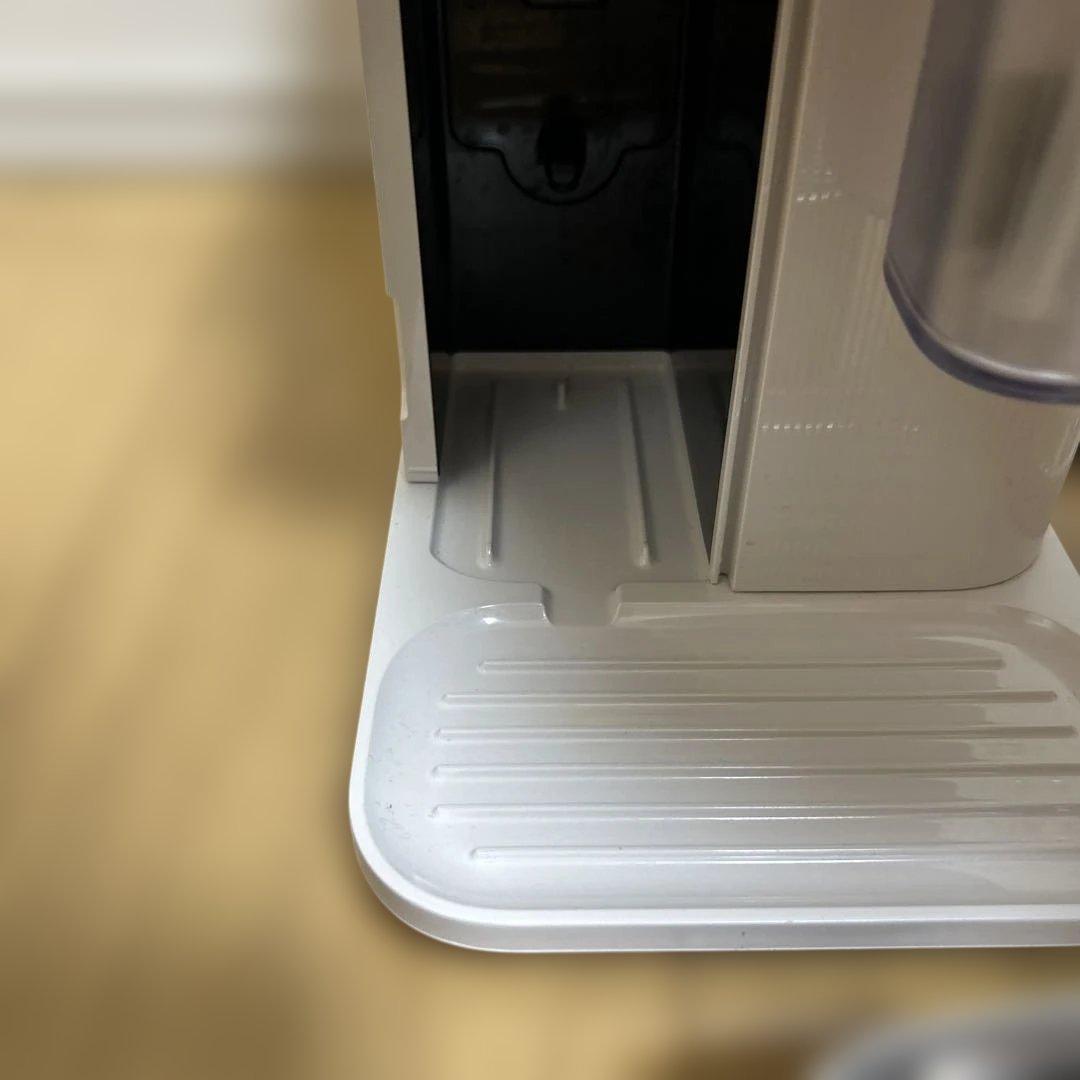 Nespresso コーヒーメーカー ホワイト　カプセル式　ラティシマワン