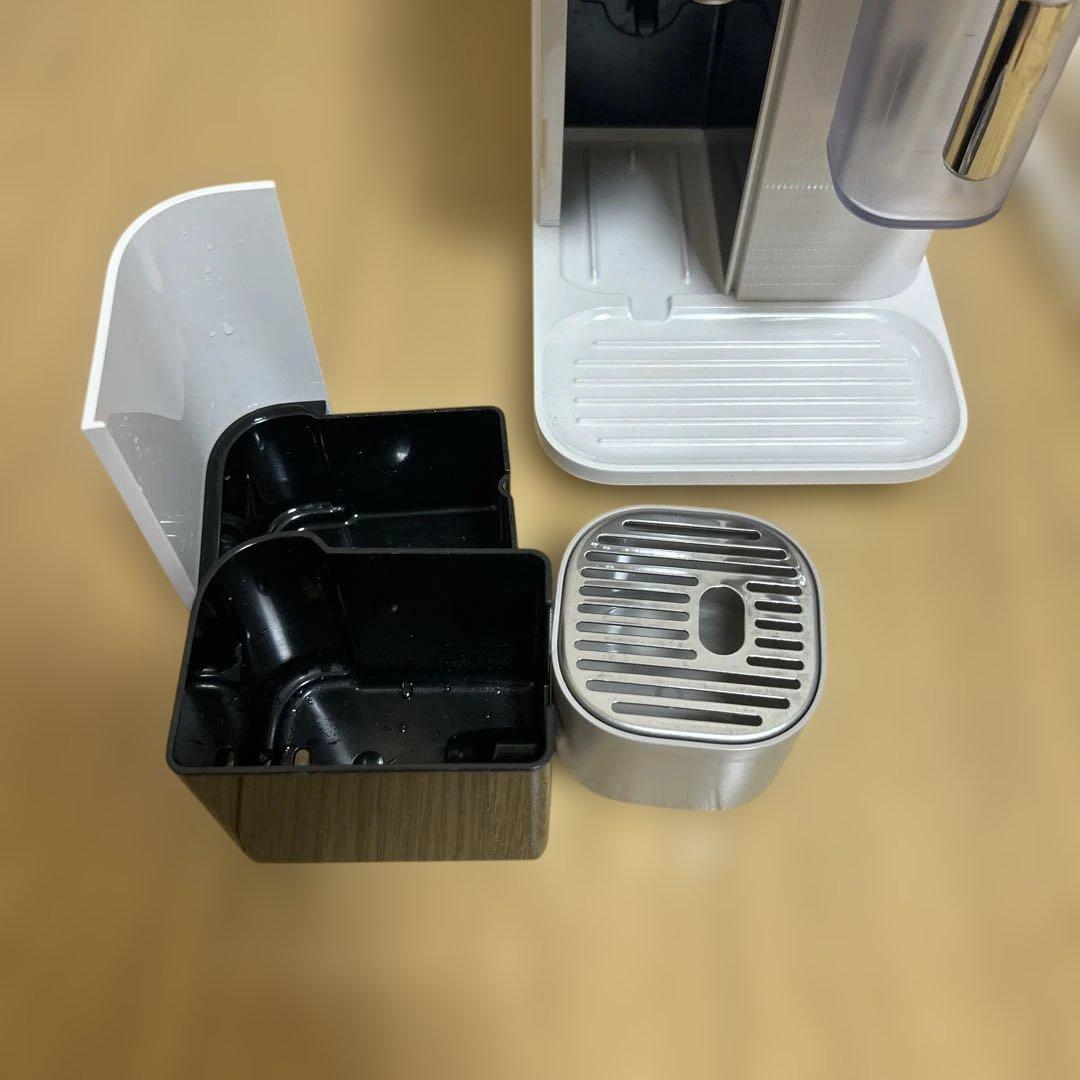 Nespresso コーヒーメーカー ホワイト　カプセル式　ラティシマワン