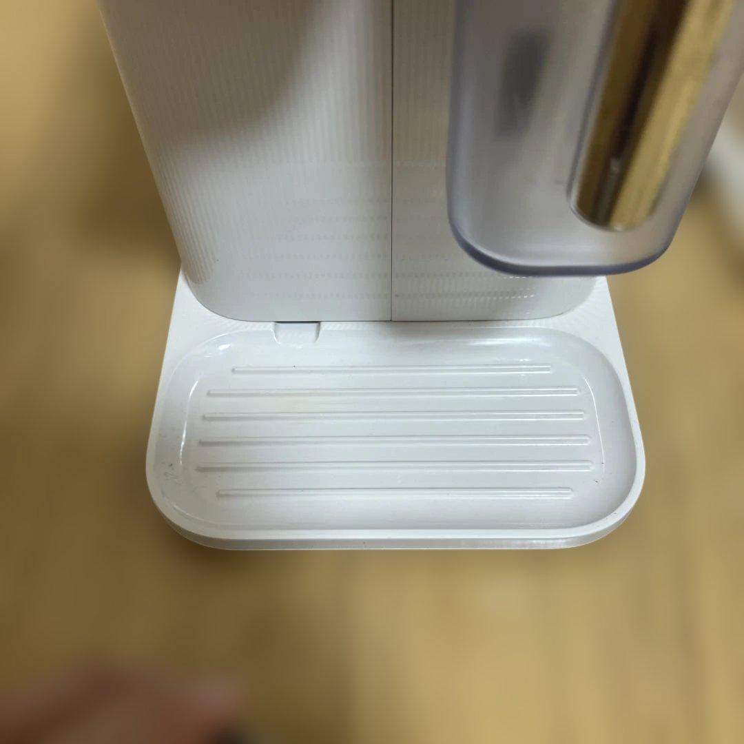 Nespresso コーヒーメーカー ホワイト　カプセル式　ラティシマワン