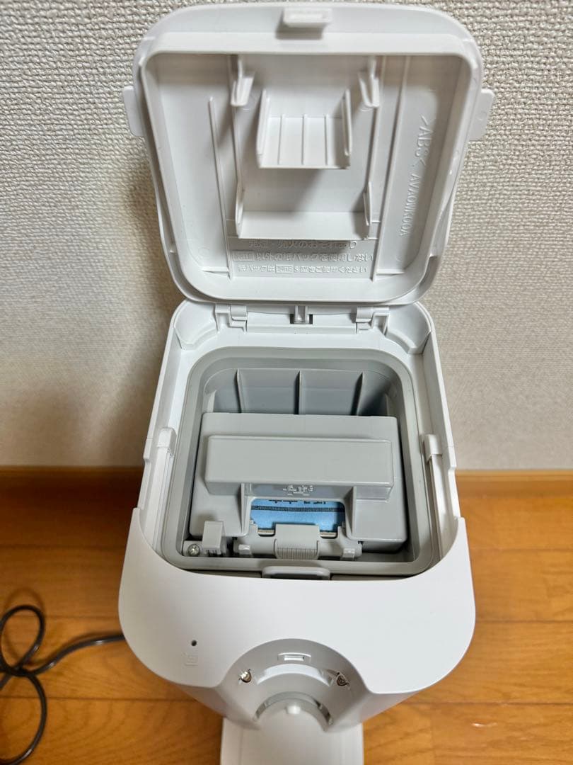 Panasonic コードレス 掃除機 MC-NS10K 23年製