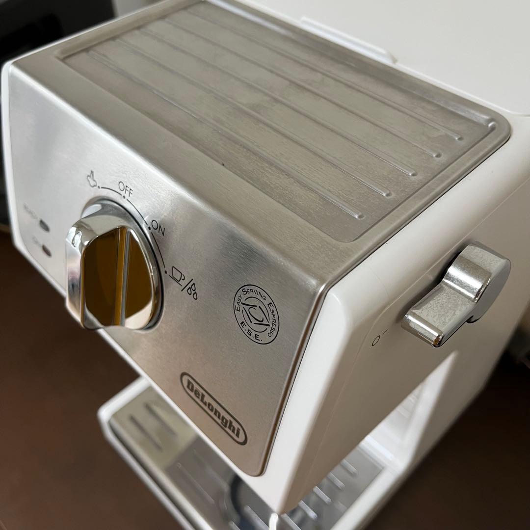 デロンギ　エスプレッソマシン DeLonghi ECP3220J-W ホワイト