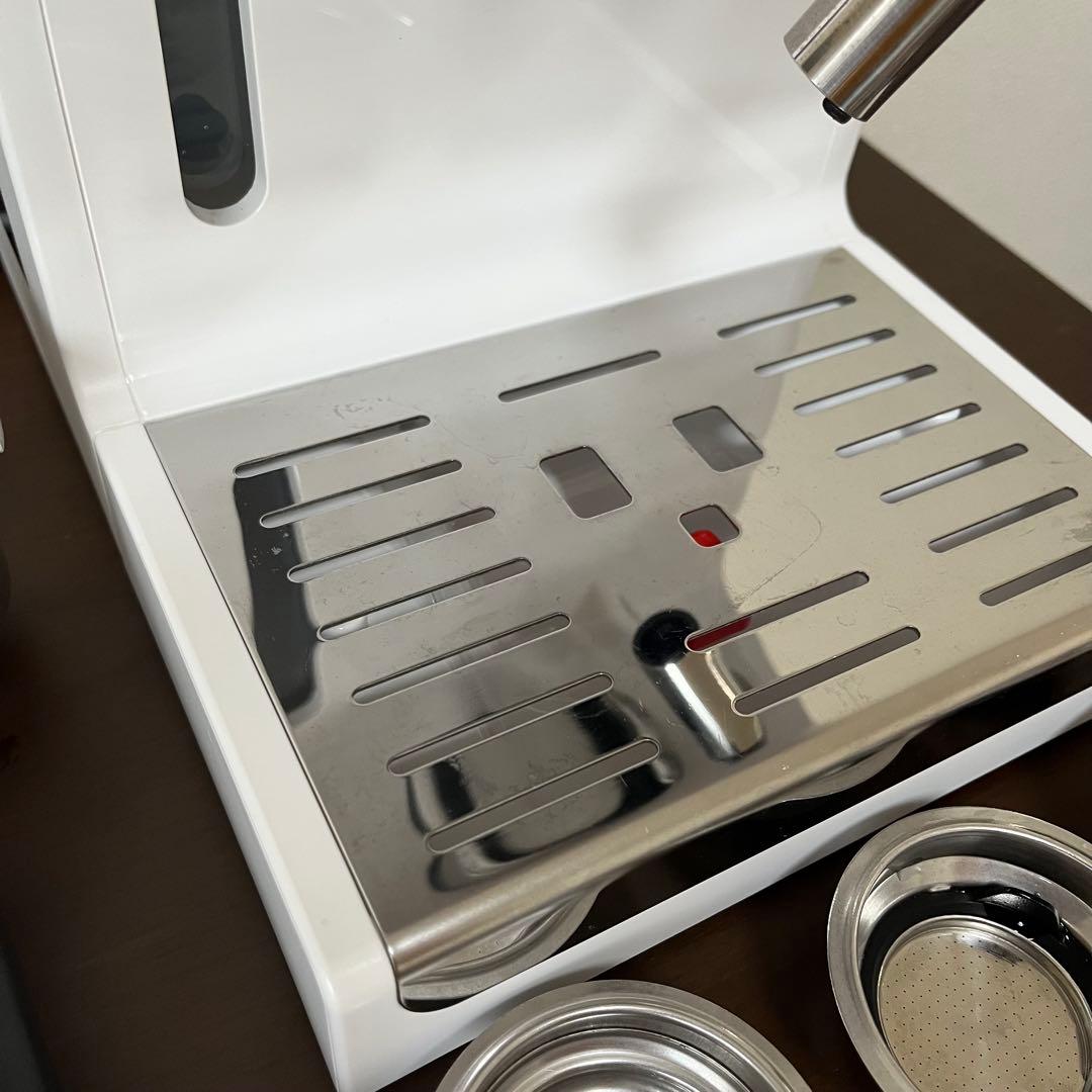 デロンギ　エスプレッソマシン DeLonghi ECP3220J-W ホワイト