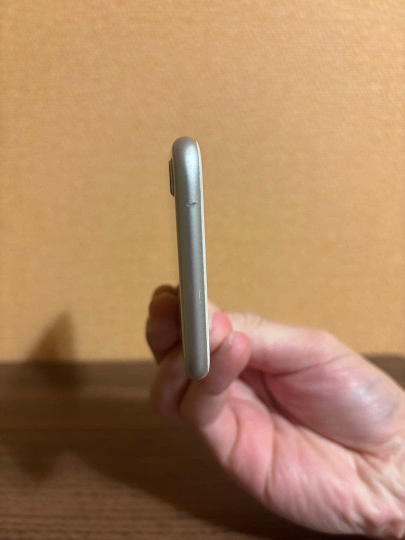 Apple iPhone 8 シルバー 本体 64GB SiMなし