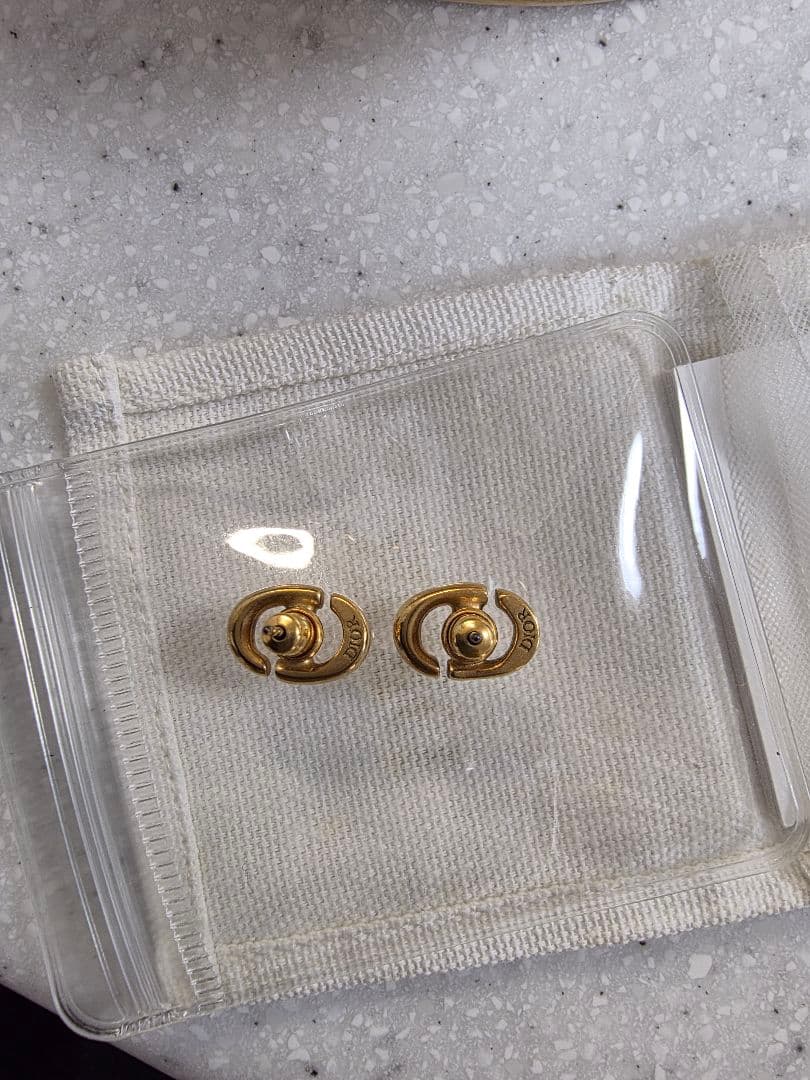 Dior ゴールド スタッドピアス