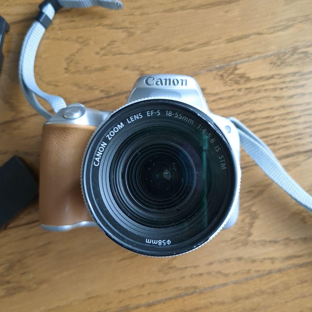 Canon EOS Kiss X9 デジタル一眼レフ　カメラ