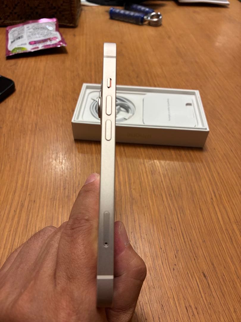 Apple iPhone 14 本体　スターライト