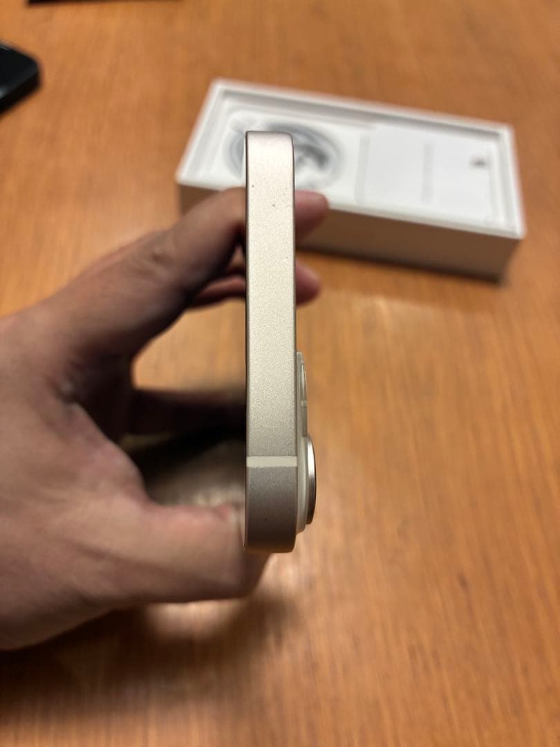 Apple iPhone 14 本体　スターライト