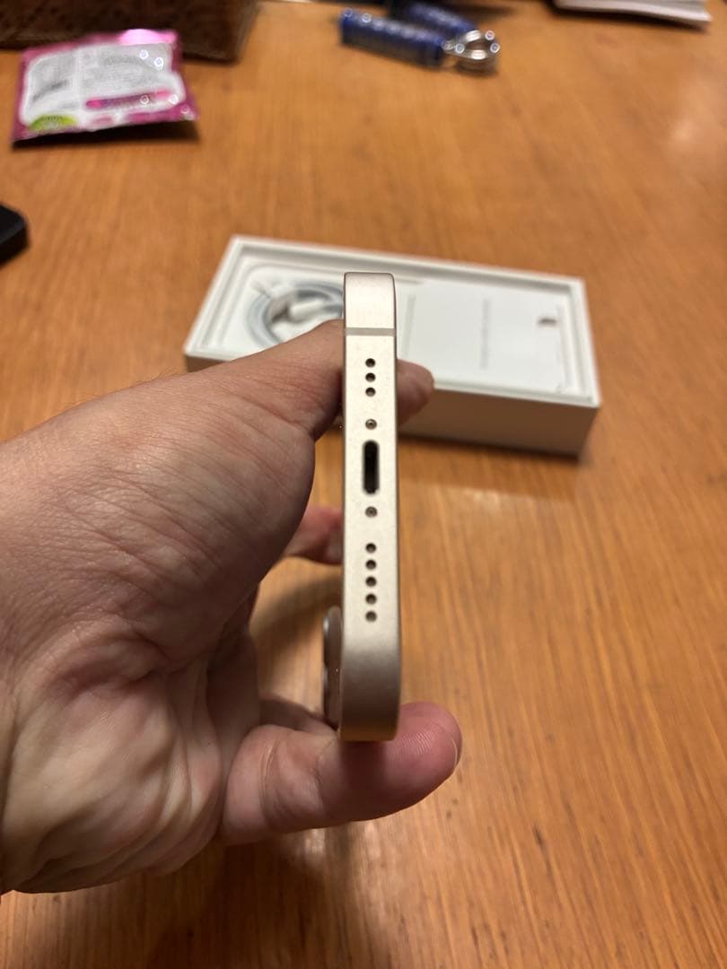 Apple iPhone 14 本体　スターライト