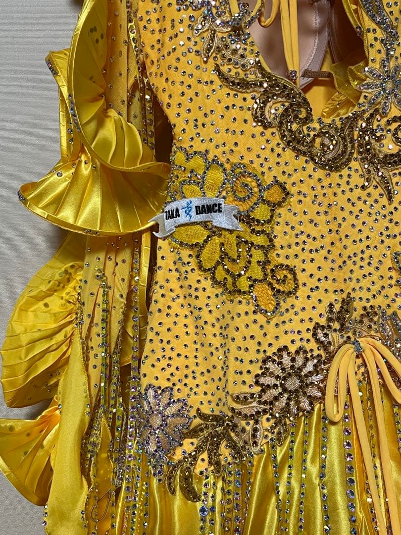 社交ダンスドレス 黄色 フリル付き 羽根付き競技ドレス