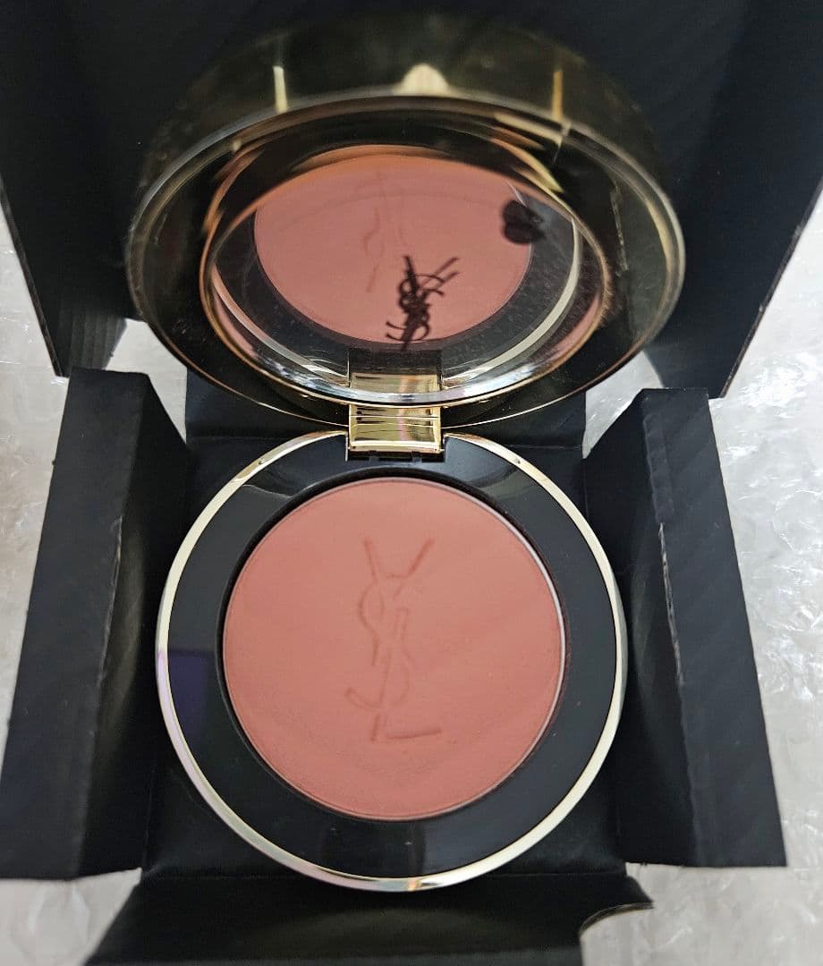 YSL イヴサンローラン　メイクミーブッシュパウダー06