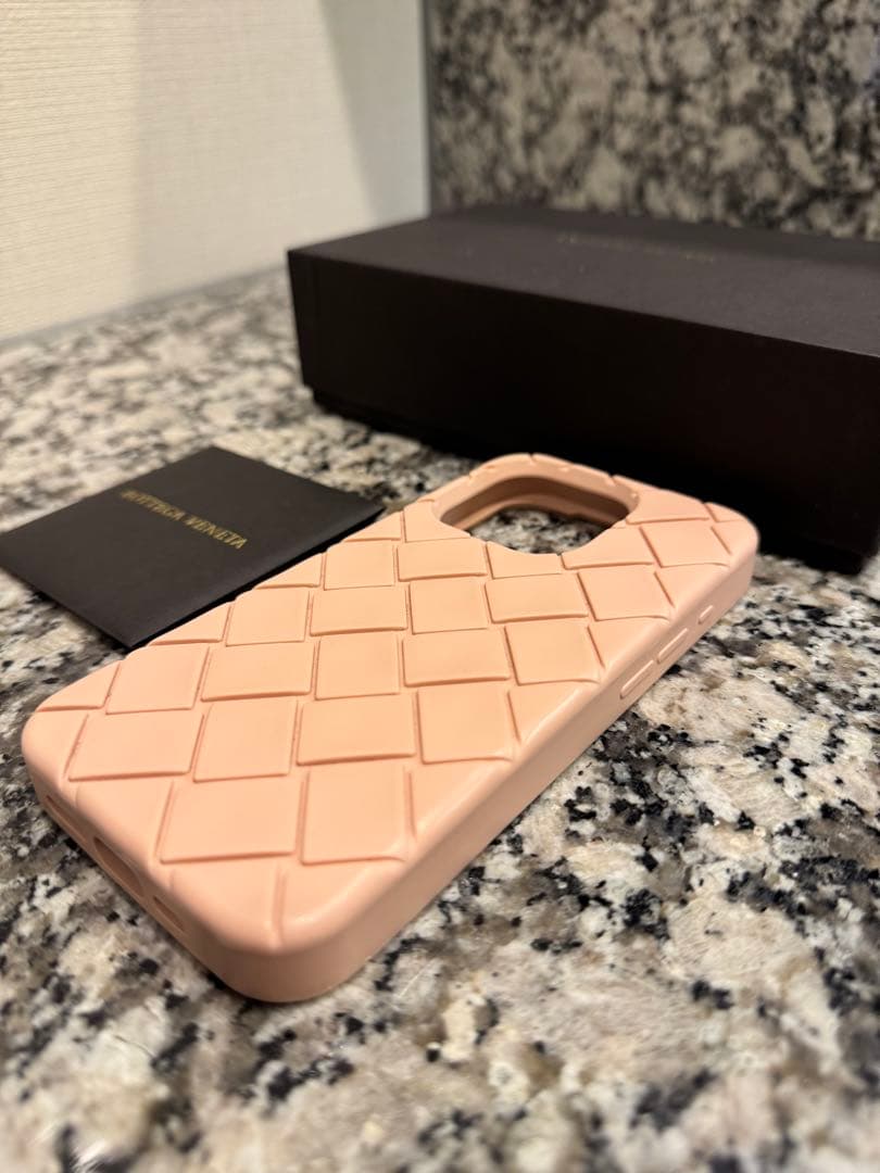 【完売】ボッテガヴェネタ　iPhone15Proケース　カメオ
