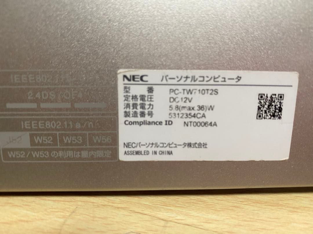 『エプソン』の８０型ロールアップスクリーン　ミニパソコン