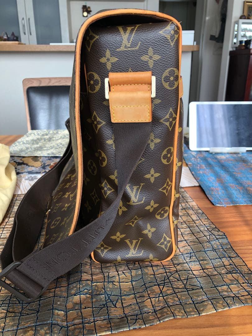 ルイ・ヴィトンモノグラム　メッセンジャーバック(メンズ)