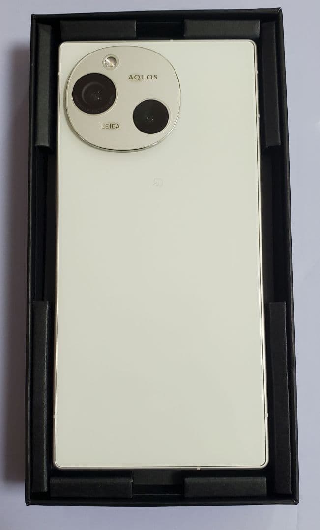 新品未使用　AQUOS R9 SHARP スマホ simフリー ホワイト