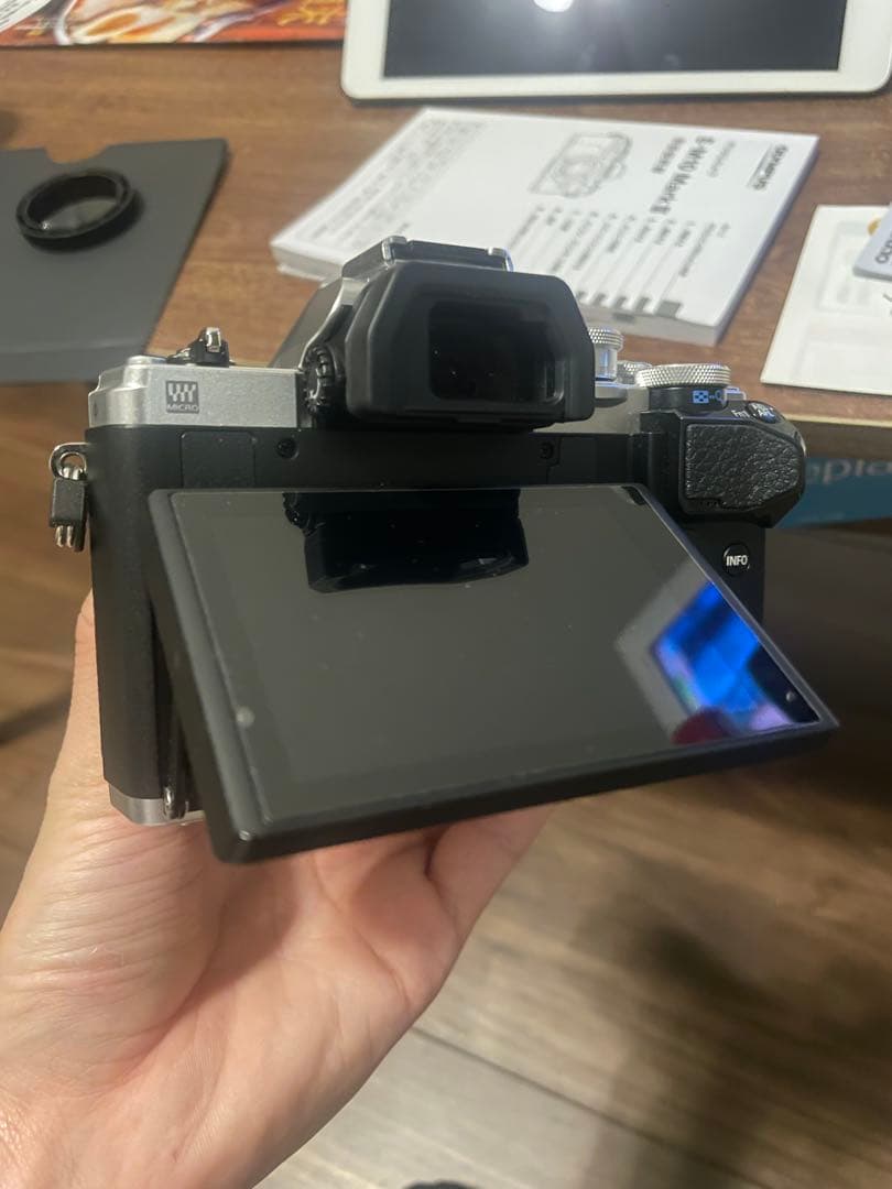 OLYMPUS E-M10 Mark 3シルバー ダブルズームキット