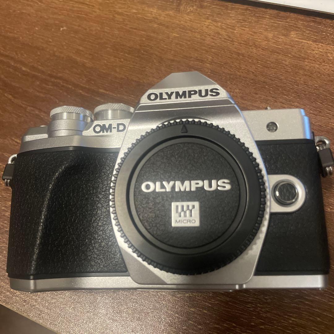 OLYMPUS E-M10 Mark 3シルバー ダブルズームキット