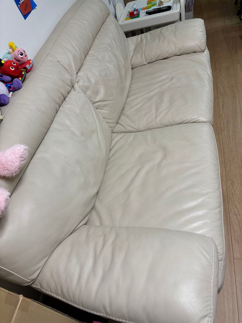 クリーム色 レザー 3人掛けソファ