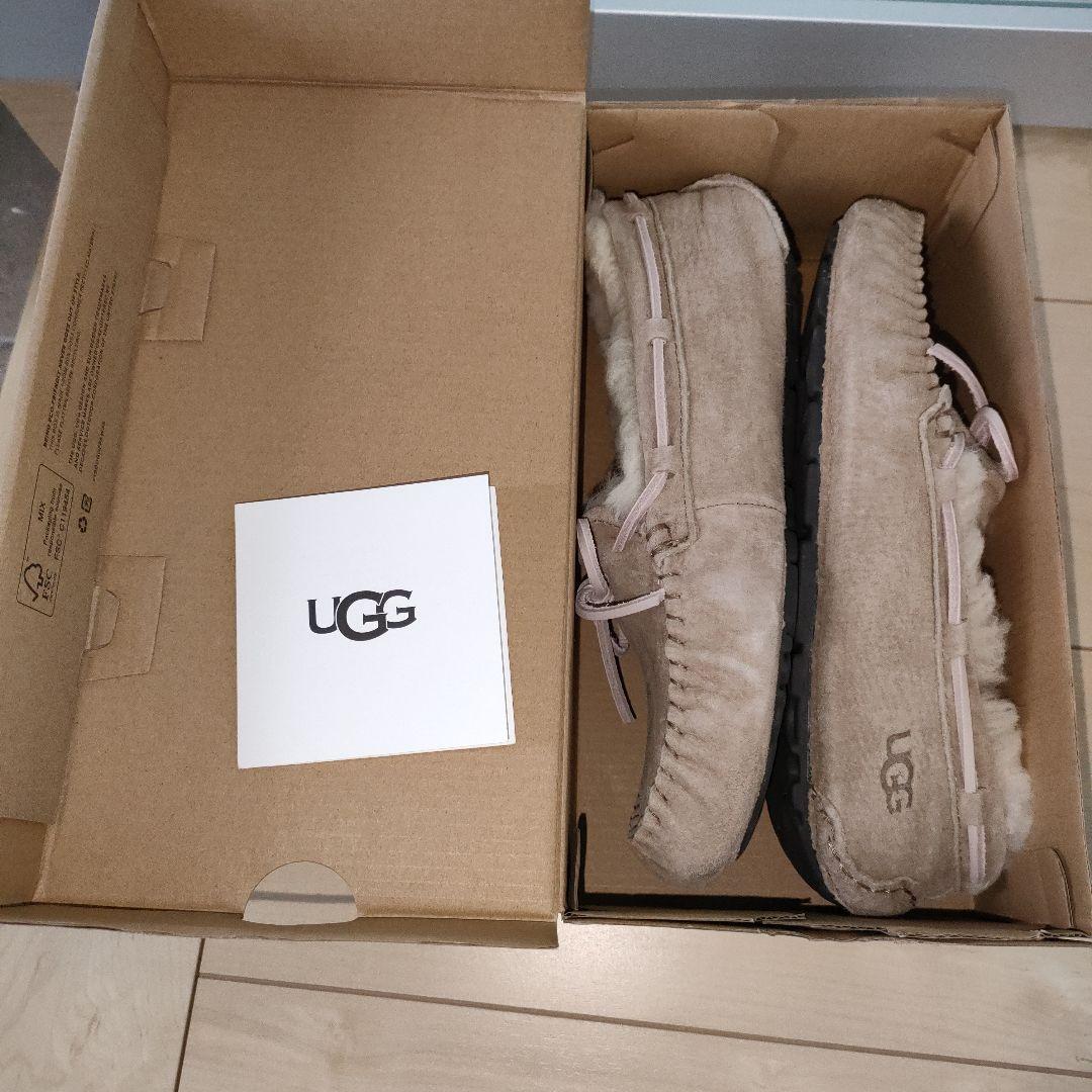 美品　新品同様　UGG ダコタ　ベージュ　24cm　箱あり