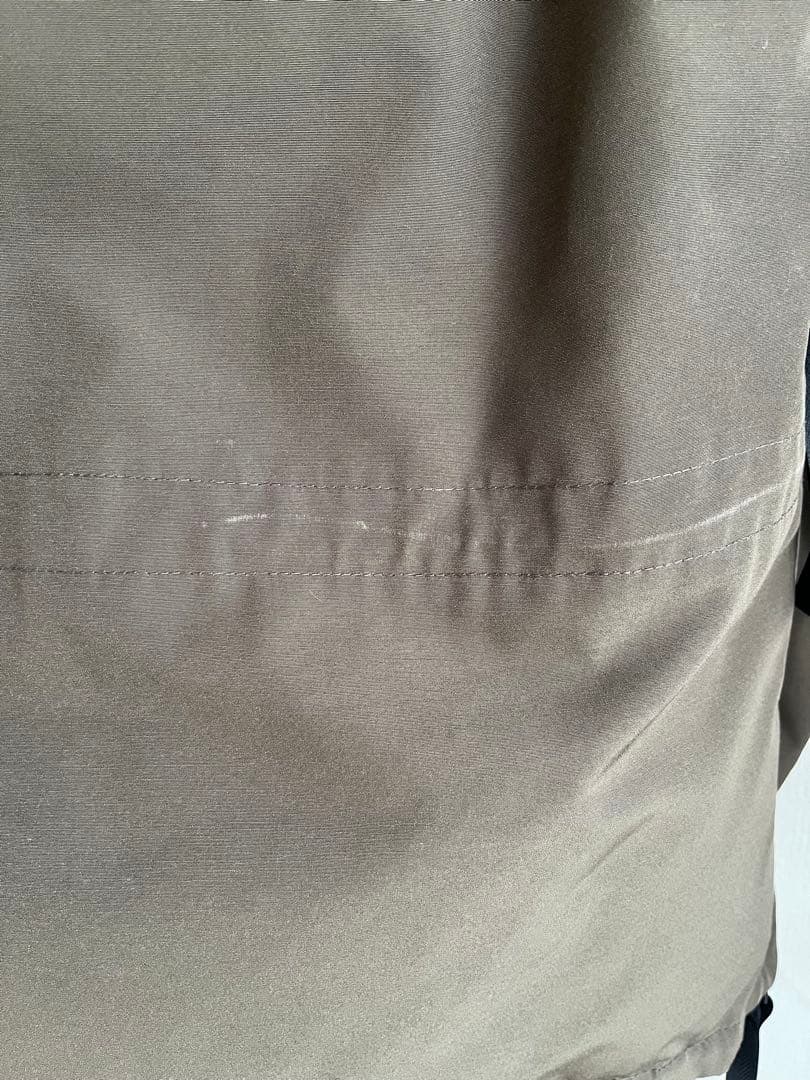   カムループス ダウンジャケット　フード付き