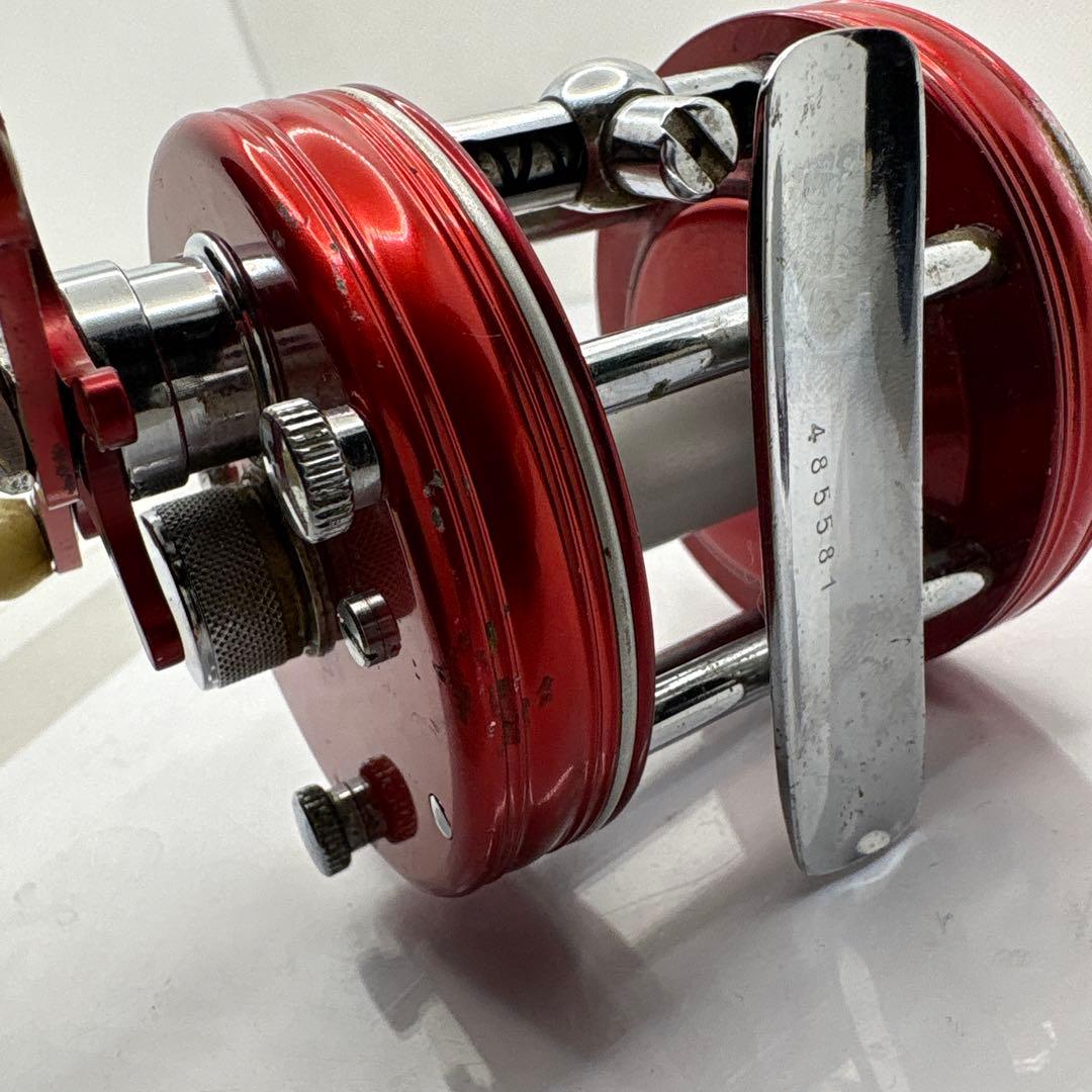 ABU Ambassadeur 5000 レッドベイトリール