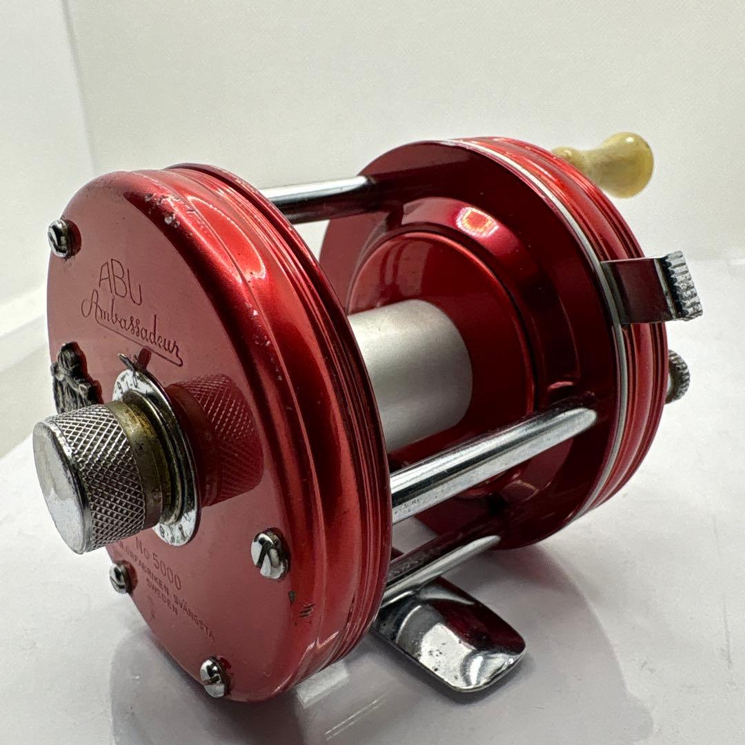 ABU Ambassadeur 5000 レッドベイトリール