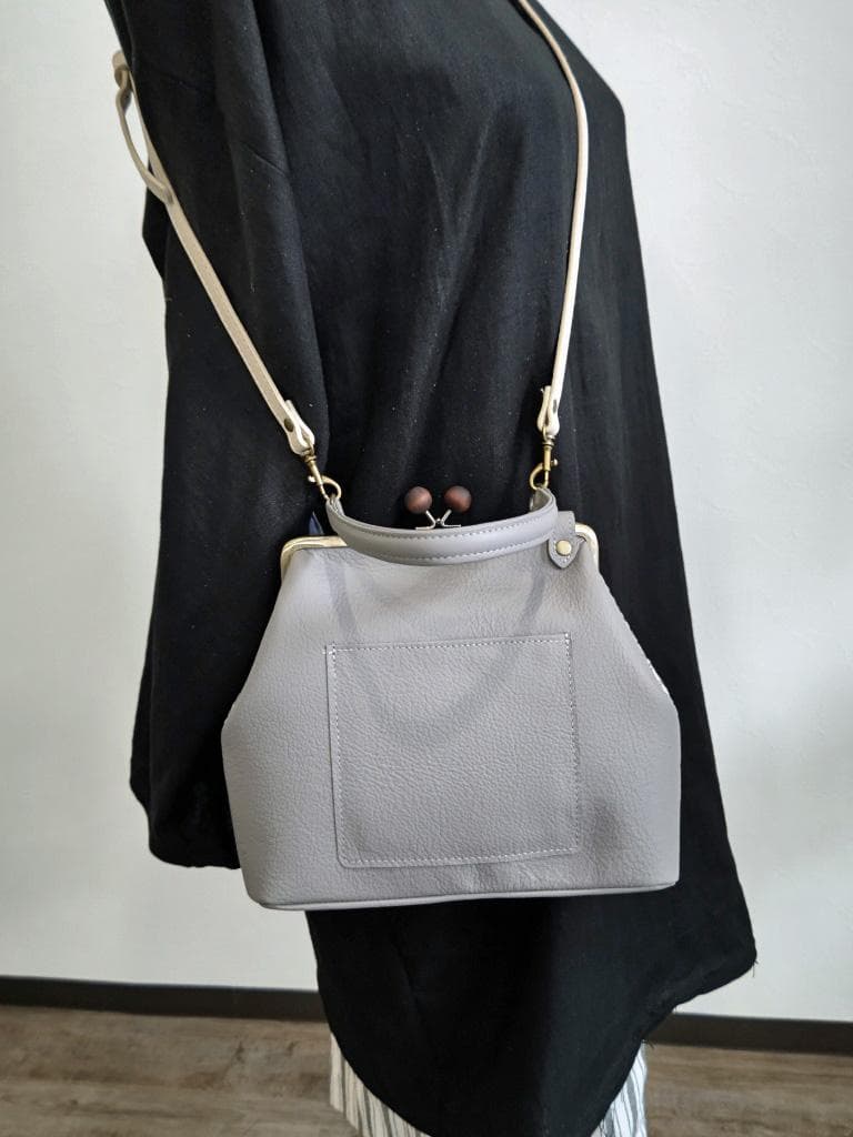 【 pakuyume様】ミナペルホネン/ジャングルレリーフ　ベージュ/牛革グ木玉