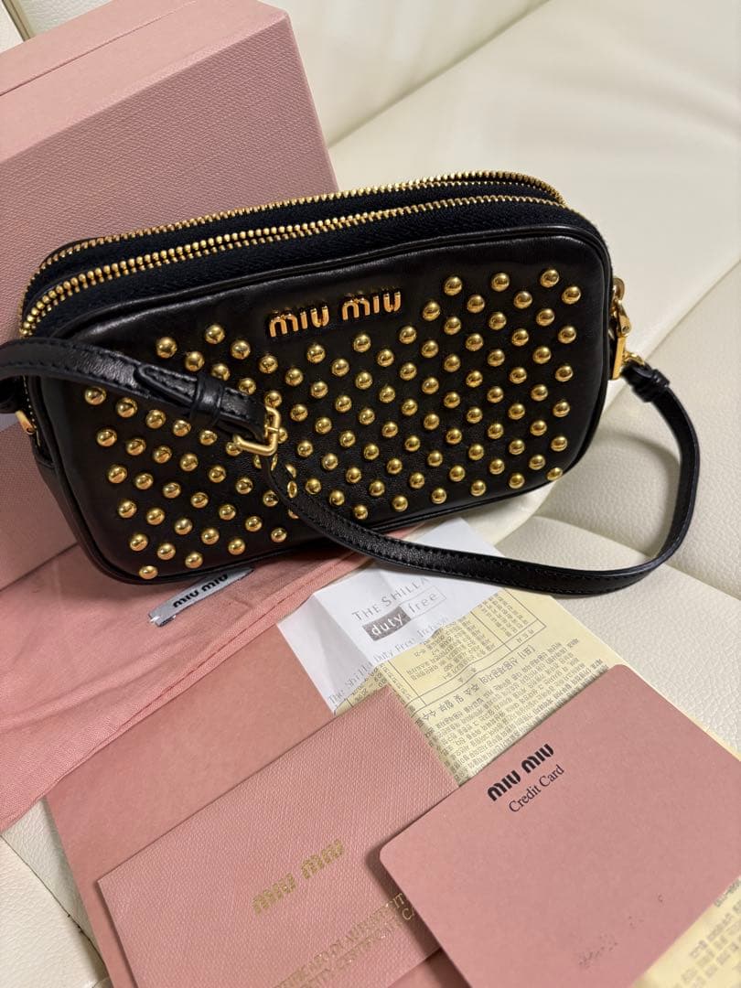 ⭐︎ miu miu スタッズ ミニバッグ（黒）