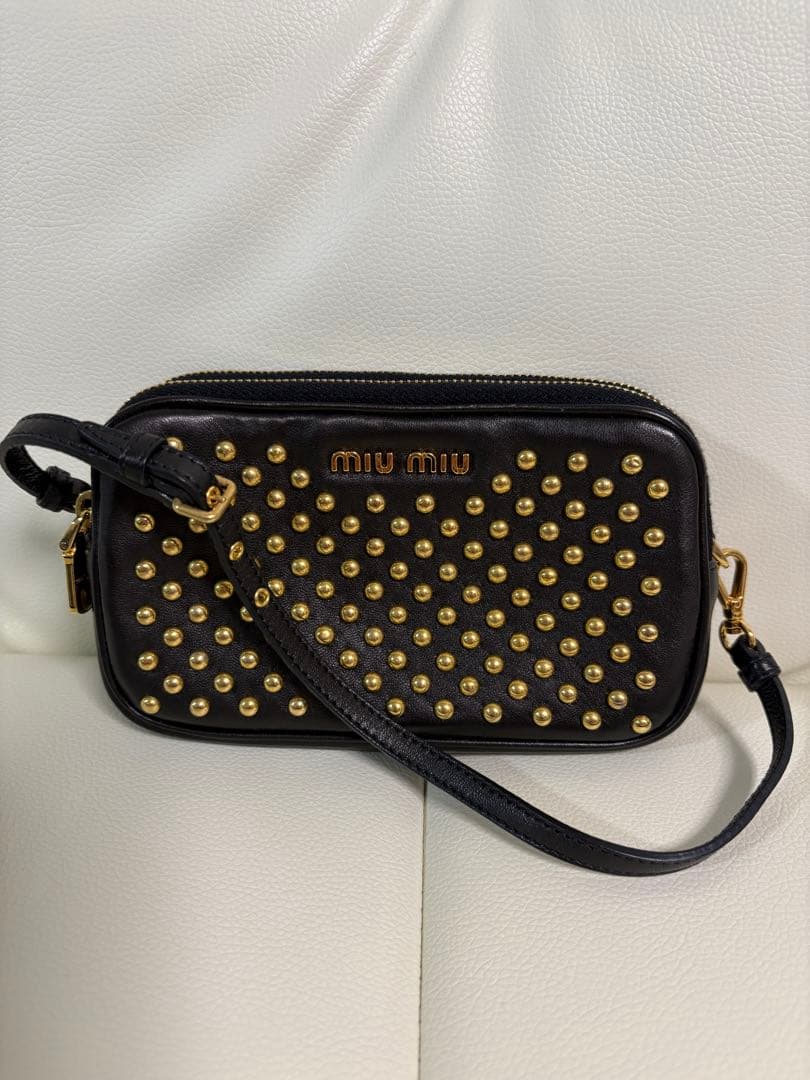 ⭐︎ miu miu スタッズ ミニバッグ（黒）